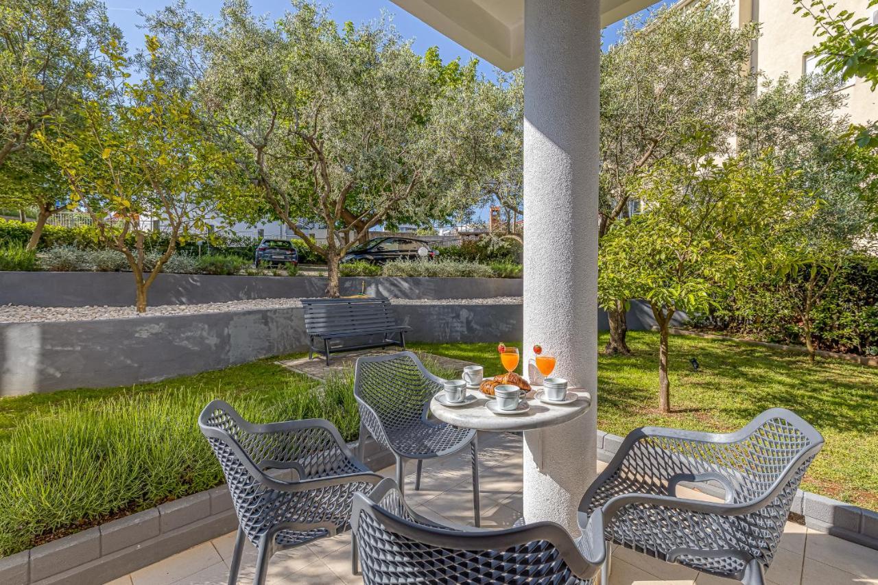 Island Resort Mihaela - Happy Rentals Trogir Exterior foto
